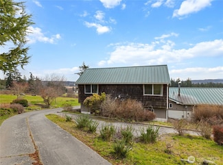486 W Henni Rd, Oak Harbor, WA 98277