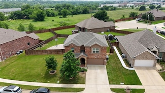31 Oakridge Ln, Edgecliff Village, TX 76134