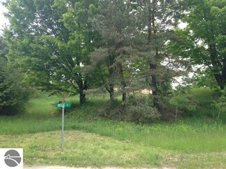 303 Beech St, Frankfort, MI 49635