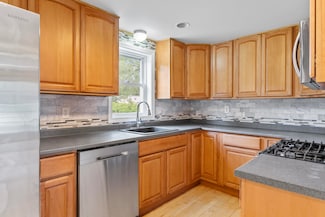 1121 River Ave, Gardiner, ME 04345