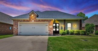 303 Camelback Dr, Bossier City, LA 71111