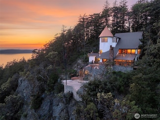 4385 Wildwood Ln, Anacortes, WA 98221