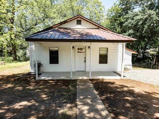405 South St, Flippin, AR 72634