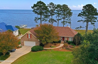 6042 Dolphin Rd, Oriental, NC 28571