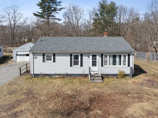 30 Pleasant St, Lisbon, ME 04252