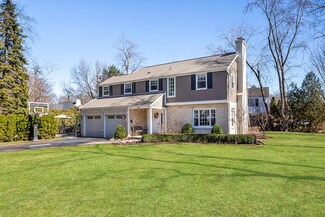 1000 Pawnee Rd, Wilmette, IL 60091