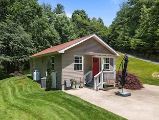 54 Thad Johnson Rd, Saluda, NC 28773