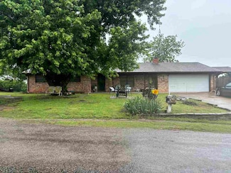 330 N Hilltop Rd, Apache, OK 73006