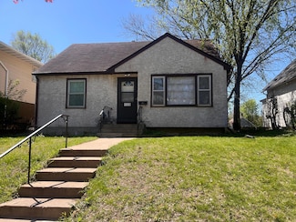 1008 4th St E, Saint Paul, MN 55106