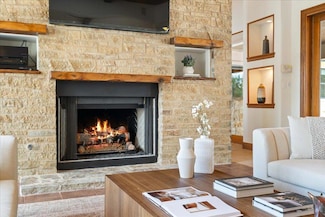 1525 Springlake Dr, Dripping Springs, TX 78620