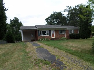102 Jenny Ln, Pilot Mountain, NC 27041