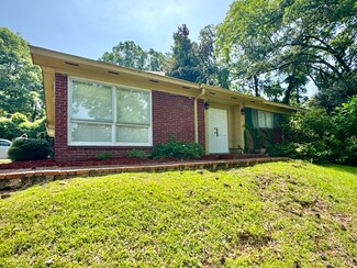 2010 7th St N, Columbus, MS 39701