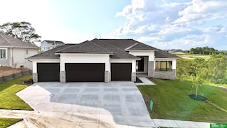 10110 Laramie St, Papillion, NE 68046