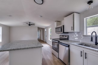 89 Harbor Dr, Lake Dallas, TX 75065