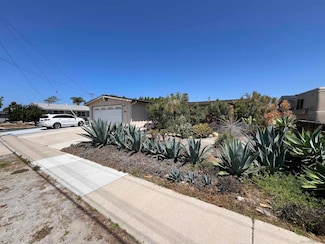 5284 Winthrop St, San Diego, CA 92117