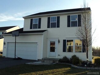 5782 Willow Creek Ln, Sanborn, NY 14132