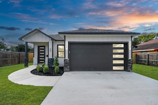 2720 Cos St, Liberty, TX 77575