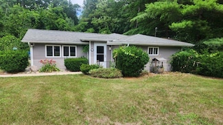 1274 W Saginaw Rd, Sanford, MI 48657