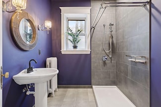 69 Milton St N Unit 1, Saint Paul, MN 55104