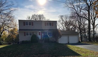 7 Oldfield Dr, New City, NY 10956