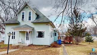 108 W 5th St, White, SD 57276