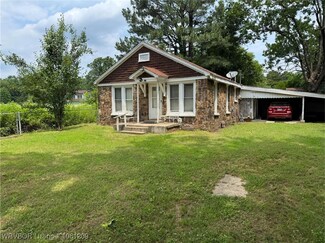 837 W 4th St, Booneville, AR 72927