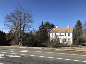 140 Hartford Ave, Hopedale, MA 01747