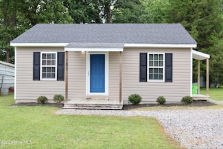 102 W Nash St, Elm City, NC 27822
