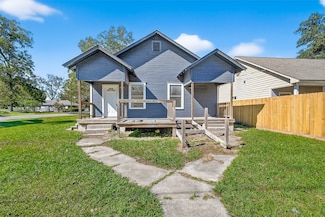 301 E 3rd St, Sweeny, TX 77480