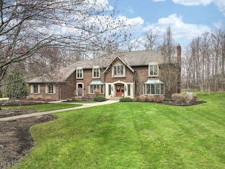 14545 Shire Ct, Novelty, OH 44072
