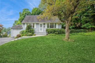 5 Hillaire Place, Nanuet, NY 10954