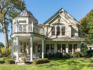 30 Hereford Rd, Waban, MA 02468