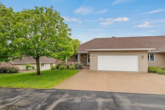 630 Prairie Hills Dr Unit 11, Dodgeville, WI 53533