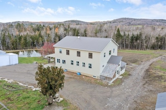 68 Dunn Rd, Dexter, ME 04930