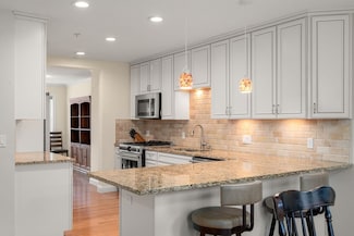 60 Lenox St Unit 13, Norwood, MA 02062