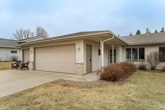 3 Lillie Ln SE, Pine Island, MN 55963