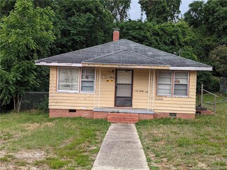404 Trinity Dr, Fayetteville, NC 28301