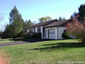 8 Rose Dr, Kerhonkson, NY 12446