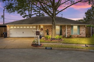 6022 Weeping Willow Rd, Houston, TX 77092