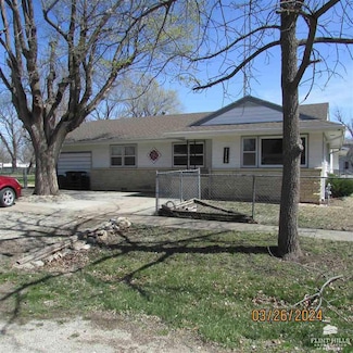111 S Park St, Hope, KS 67451