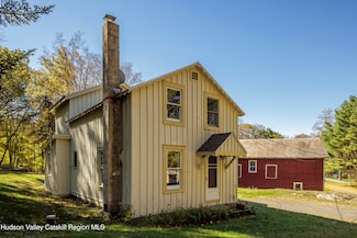 33 River Rd, Chatham, NY 12037