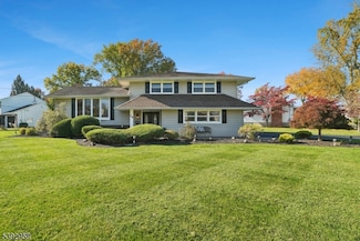 16 Jaclyn Dr, East Hanover, NJ 07936