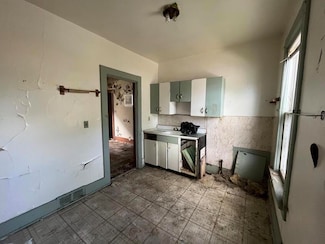 2873 Doctor William Finlayson St, Milwaukee, WI 53212