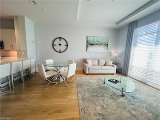 101 8th St S Unit 303, Naples, FL 34102