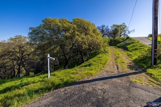 7031 Robindale Ln, Vacaville, CA 95688