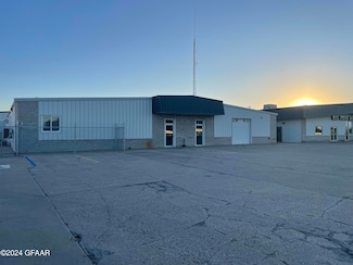 5118 Gateway Dr, Grand Forks, ND 58203