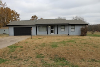 2910 Cathlinda Dr, Winfield, KS 67156