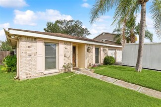 3804 Chriswood Ln, Harvey, LA 70058