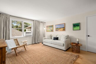 5 Village Ct Unit 3, Vineyard Haven, MA 02568