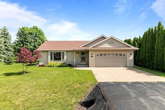 725 E Scott St, Omro, WI 54963